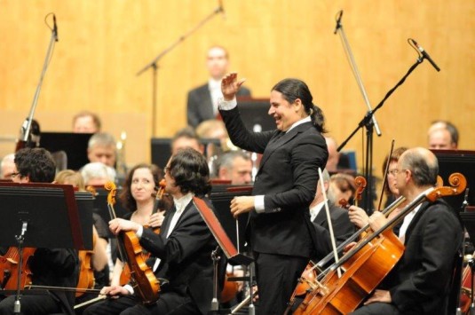 Orchestr řídil José Luis Gomez.
