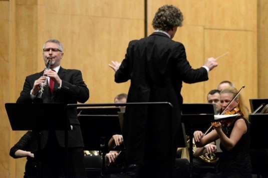 Igor Františák jako sólista koncertu Janáčkovy filharmonie.