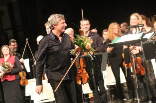 Jiří Pavlica odehrál vánoční koncert s Hradišťanem a Janáčkovou filharmonií. (Foto: Aleš Honus)