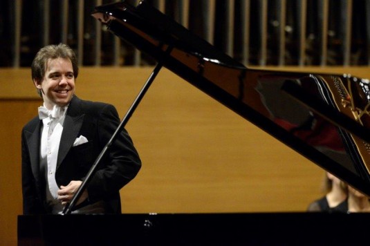 Ingolf Wulder během koncertu s Janáčkovou filharmonií.