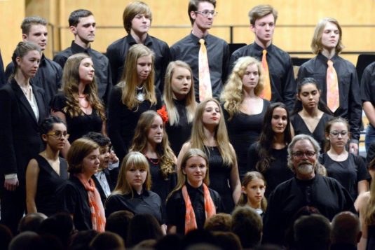 Janáčkův filharmonický sbor mladých během vánočního koncertu.