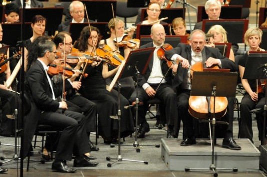 Sólistou koncertu byl violoncellista Jiří Hanousek.