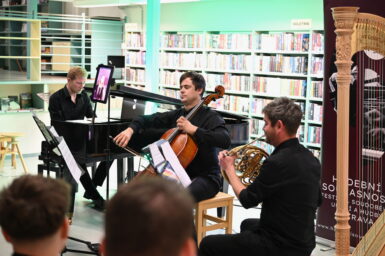 Knihovna jako rezonátor: Večer ostravských skladatelů ukázal, že současná hudba žije v mnoha podobách