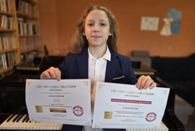 Skladatel a pianista Lukáš Bátor se svou skladbou triumfoval na soutěži ve Velké Británii