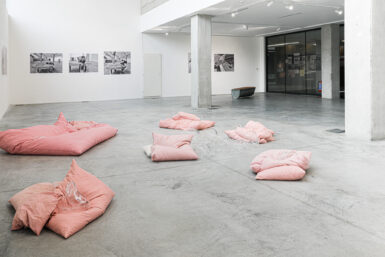 Opouštění jako syndrom. Pavlína Fichta Čierna ukazuje tekutost doby, v níž není prostor k zakořenění