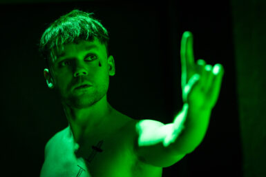 Pernambuco: Zhmotněnému imagináriu Ivana Wernische ve zdařilé adaptaci Marka Davida kraluje Lukáš Adam