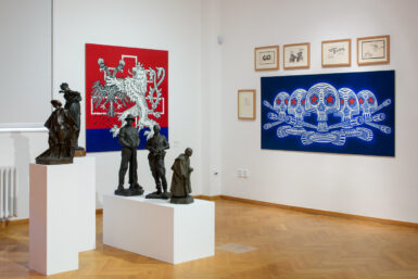 Bratříčku, drž sa! Česko-slovenské dějiny na výstavě Matúše Maťátka v Galerii výtvarného umění v Ostravě