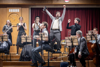 Felliniho Zkouška orchestru na ostravském jevišti: Skvělý kolektivní výkon, z nějž v závěru mrazí